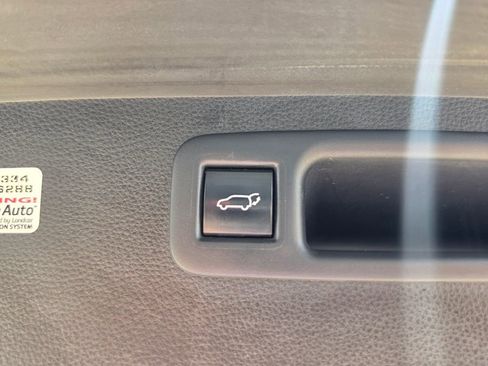 Used 2020 Toyota Highlander XLE AWD/4WD image 15