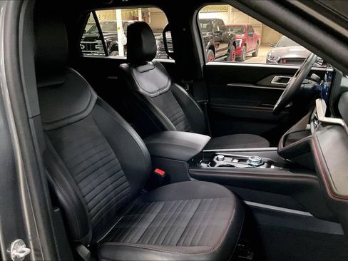 Certified 2025 Ford Explorer ST-Line w/ ST-Line Street Pack image 7