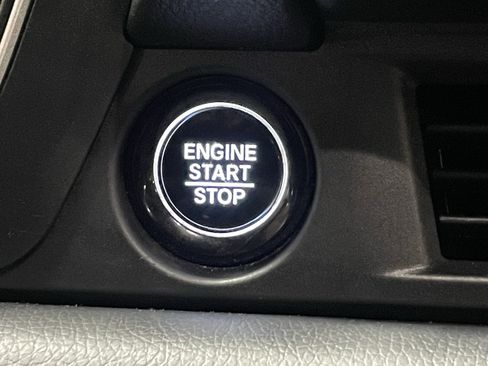 Used 2025 Honda Pilot EX-L image 10