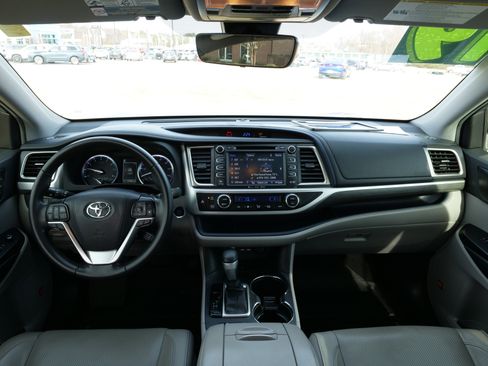 Used 2019 Toyota Highlander Limited image 19