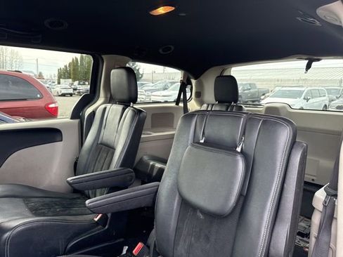 Used 2018 Dodge Grand Caravan SXT image 9