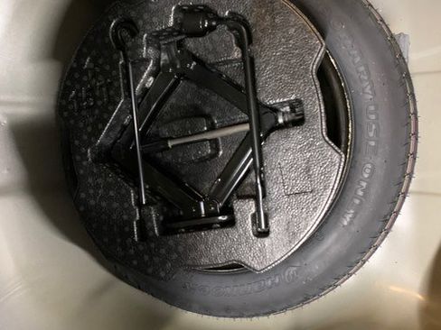 Used 2022 Hyundai Elantra SEL w/ Convenience + Premium Package image 41