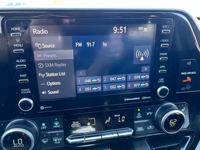 Used 2021 Toyota Highlander XLE AWD/4WD image 15