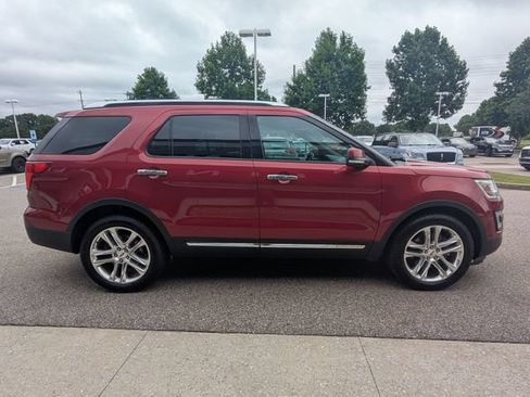 Used 2017 Ford Explorer Limited w/ Equipment Group 301A FWD image 9