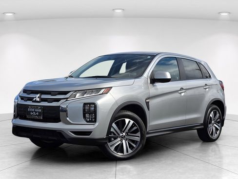 Used 2025 Mitsubishi Outlander Sport SE AWD/4WD image 2