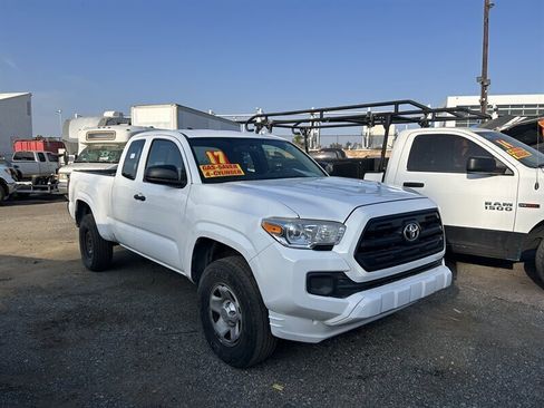 Used 2017 Toyota Tacoma SR RWD image 10