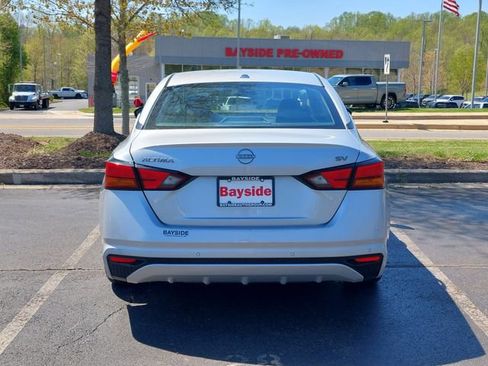 Used 2024 Nissan Altima 2.5 SV image 11
