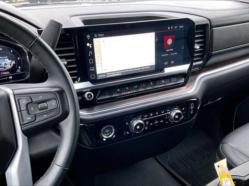 Used 2024 GMC Sierra 1500 SLT image 6