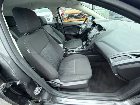 Used 2015 Ford Focus SE image 25