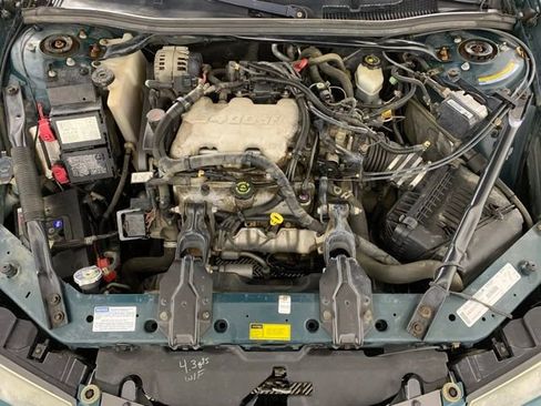 Used 2000 Chevrolet Impala w/ Preferred Equipment Group FWD image 29