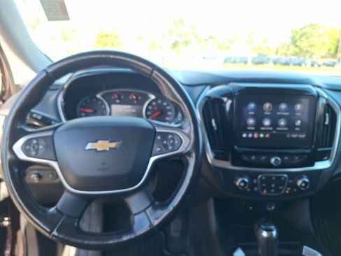 Certified 2020 Chevrolet Traverse LT image 3