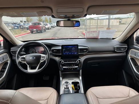 Used 2022 Ford Explorer Limited image 19