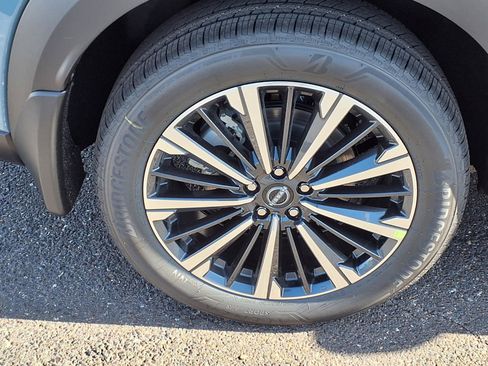 New 2026 Nissan Pathfinder Platinum image 9