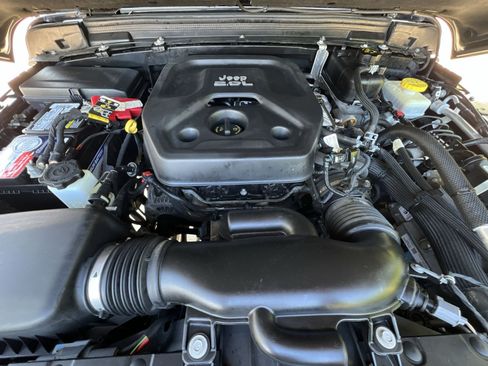 Used 2020 Jeep Wrangler Sport AWD/4WD image 35