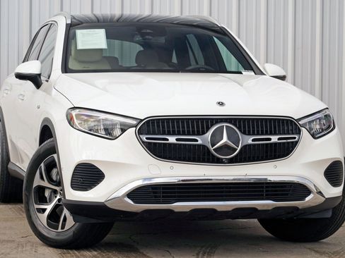 Used 2025 Mercedes-Benz GLC 350e 4MATIC image 4