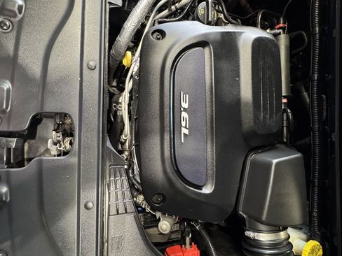 Used 2018 Chrysler Pacifica Touring Plus w/ S Appearance Package image 34