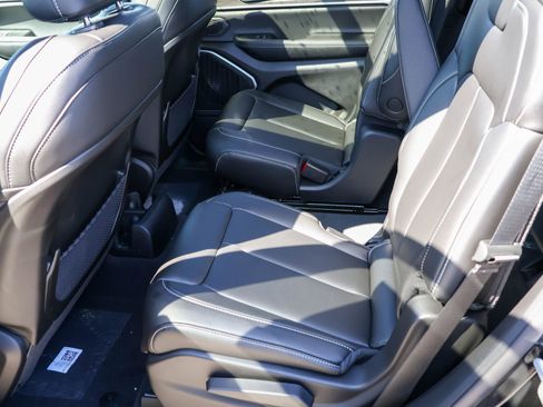 New 2026 Jeep Grand Cherokee L Limited w/ Limited Altitude Package image 17