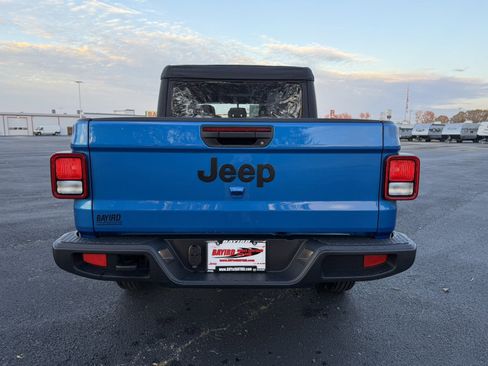 New 2026 Jeep Gladiator Sport AWD/4WD image 9