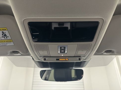 Used 2025 Land Rover Discovery Sport S image 25