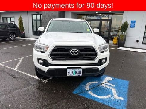 Used 2017 Toyota Tacoma SR5 w/ SR5 Appearance Package (SM) image 2