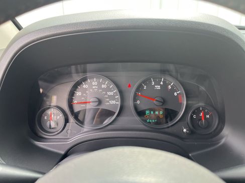 Used 2013 Jeep Compass Latitude FWD image 22