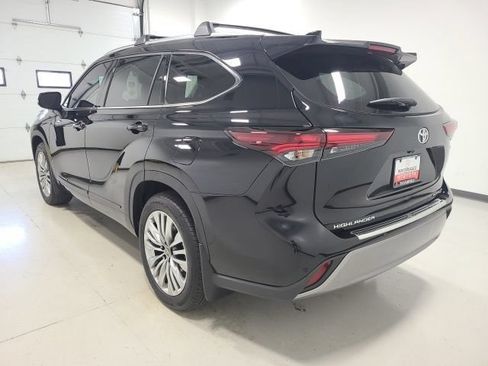 Used 2026 Toyota Highlander Platinum AWD/4WD image 11