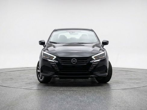 Used 2025 Nissan Versa SV image 2