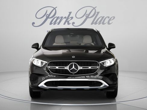 Used 2025 Mercedes-Benz GLC 350e 4MATIC image 35