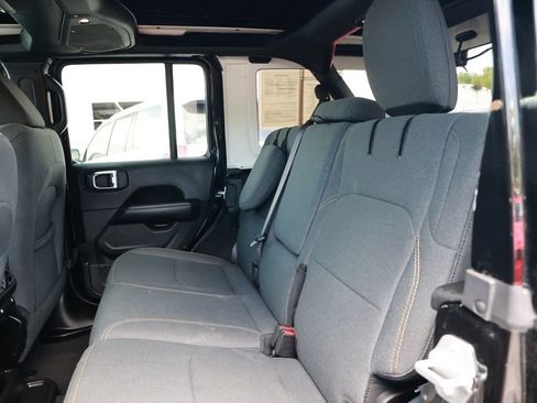 Used 2025 Jeep Wrangler Unlimited Sahara w/ Safety Group AWD/4WD image 33
