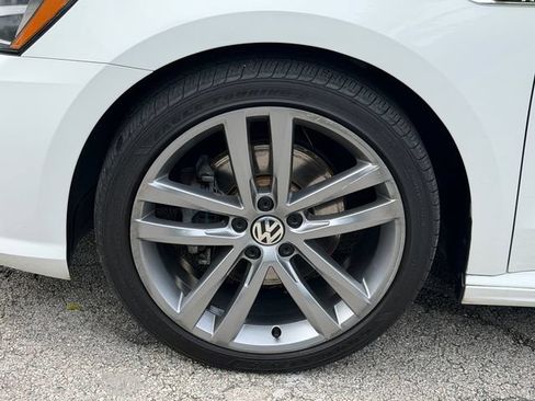 Used 2018 Volkswagen Passat 2.0T R-Line FWD image 9