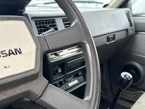 Used 1987 Nissan Pickup SE image 17