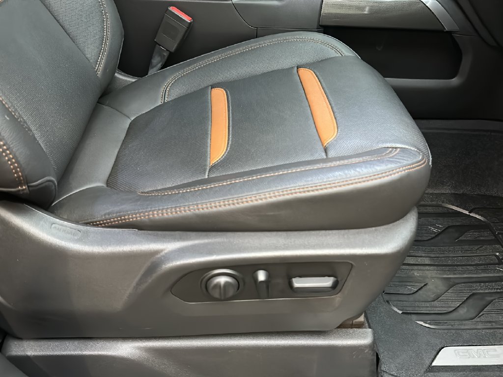 Used 2019 GMC Sierra 1500 AT4 w/ AT4 Premium Package AWD/4WD image 22