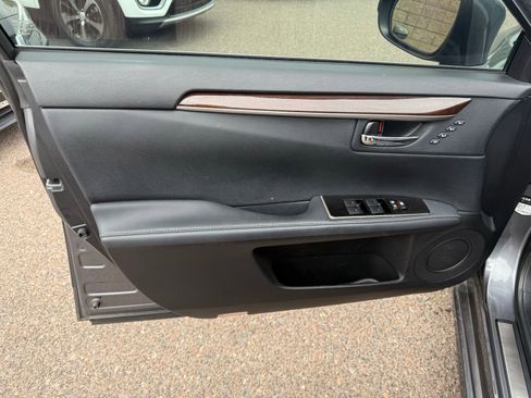 Used 2018 Lexus ES 350 w/ Luxury Package w/Wood Trim FWD image 15