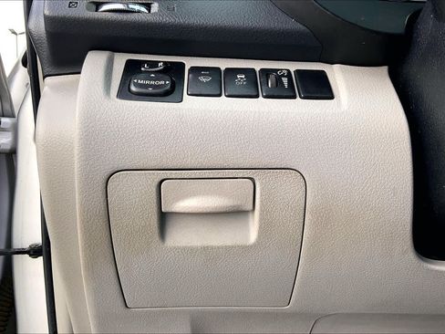 Used 2013 Toyota Highlander Plus FWD image 32