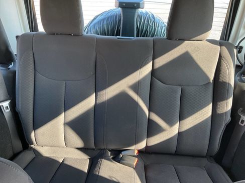 Used 2018 Jeep Wrangler Sport image 23