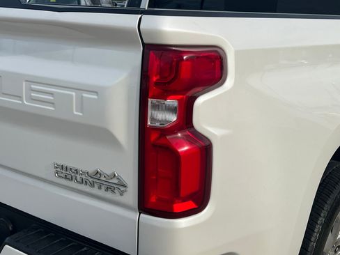 Used 2020 Chevrolet Silverado 1500 High Country w/ Technology Package image 13