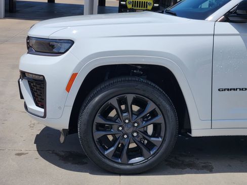 New 2026 Jeep Grand Cherokee L Limited AWD/4WD image 10