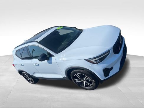 Used 2024 Volvo XC40 B5 Core AWD/4WD image 9
