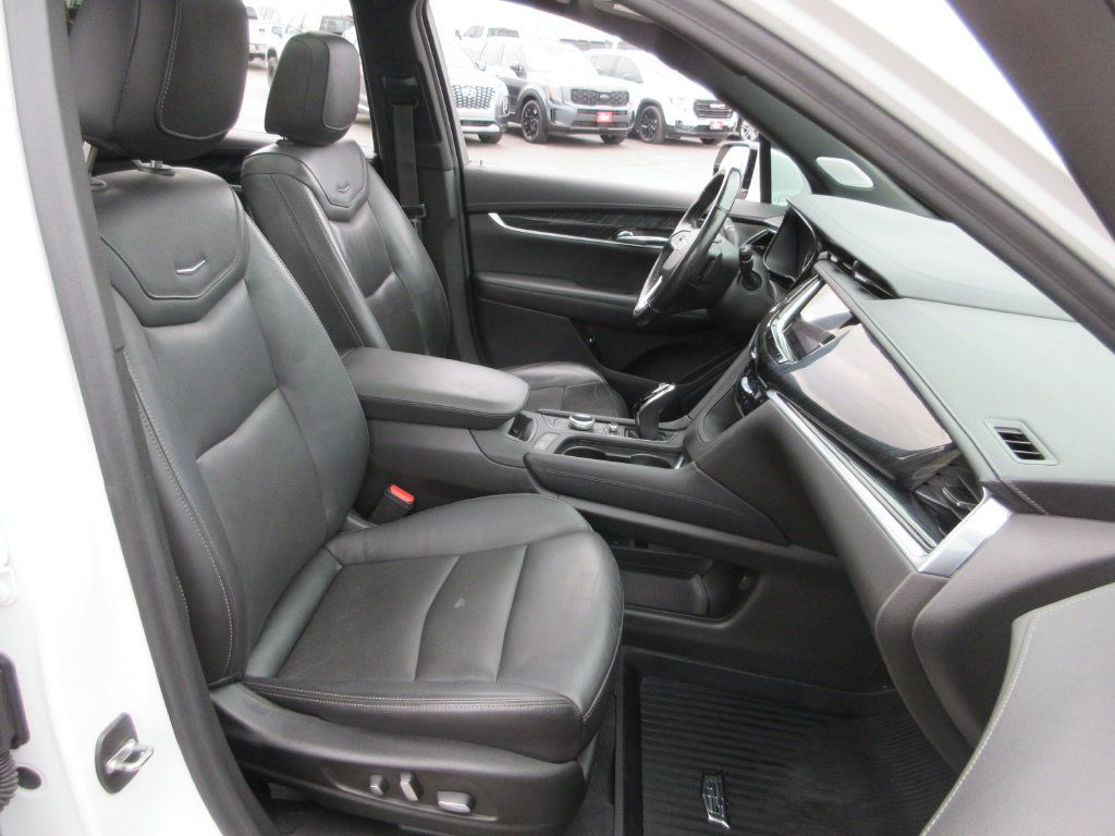 Certified 2022 Cadillac XT6 Premium Luxury w/ LPO, Floor Liner Package AWD/4WD image 23