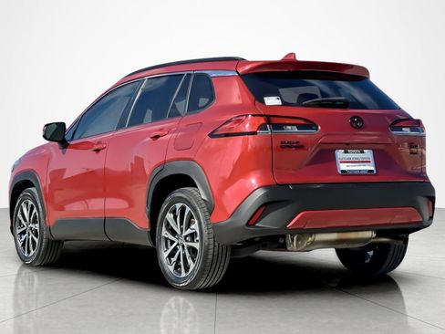 Certified 2022 Toyota Corolla Cross XLE image 3