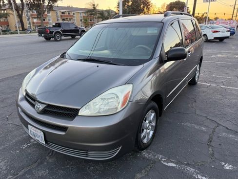 Used 2005 Toyota Sienna CE image 1