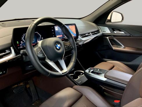 Used 2025 BMW X2 xDrive28i AWD/4WD image 17
