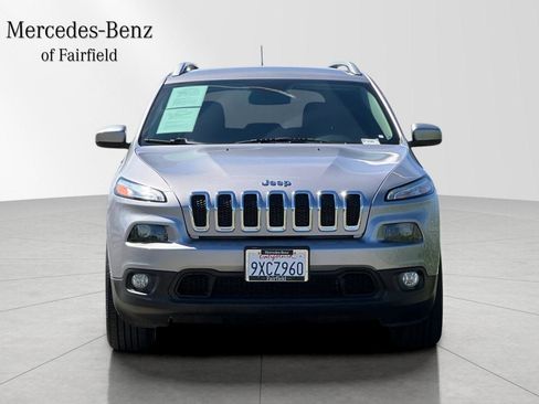Used 2018 Jeep Cherokee Latitude w/ Safety Group FWD image 10