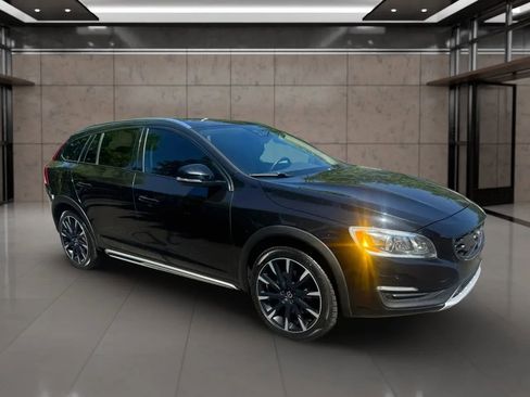 Used 2017 Volvo V60 T5 Cross Country Platinum AWD/4WD image 10
