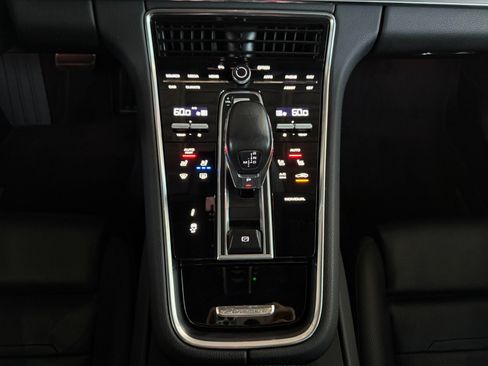 Used 2022 Porsche Panamera 4 Platinum Edition AWD/4WD image 29