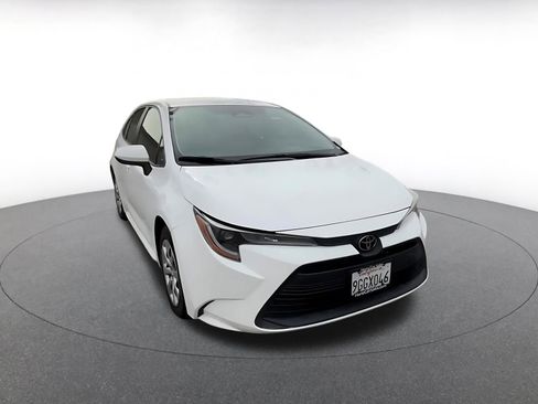 Used 2023 Toyota Corolla LE image 3