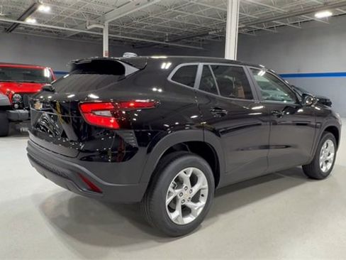 New 2026 Chevrolet Trax LS image 4