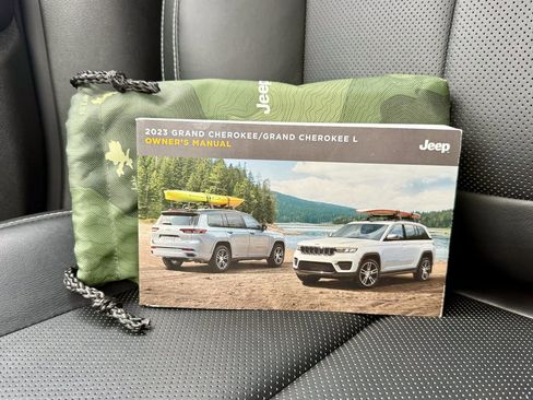 Used 2023 Jeep Grand Cherokee Overland w/ Luxury Tech Group IV image 39