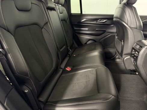 Used 2025 Jeep Grand Cherokee Altitude AWD/4WD image 30