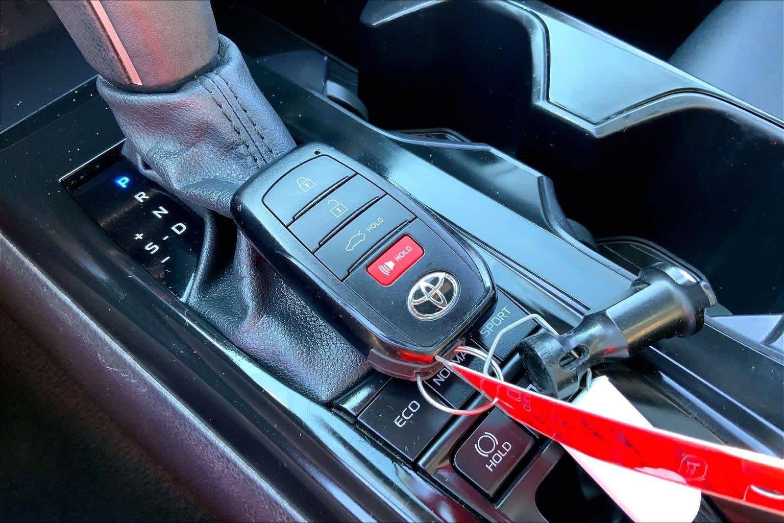 Used 2025 Toyota Camry SE FWD image 14